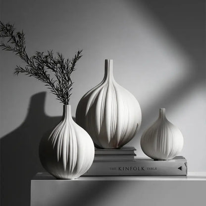 Itzacart White Garlic Vase